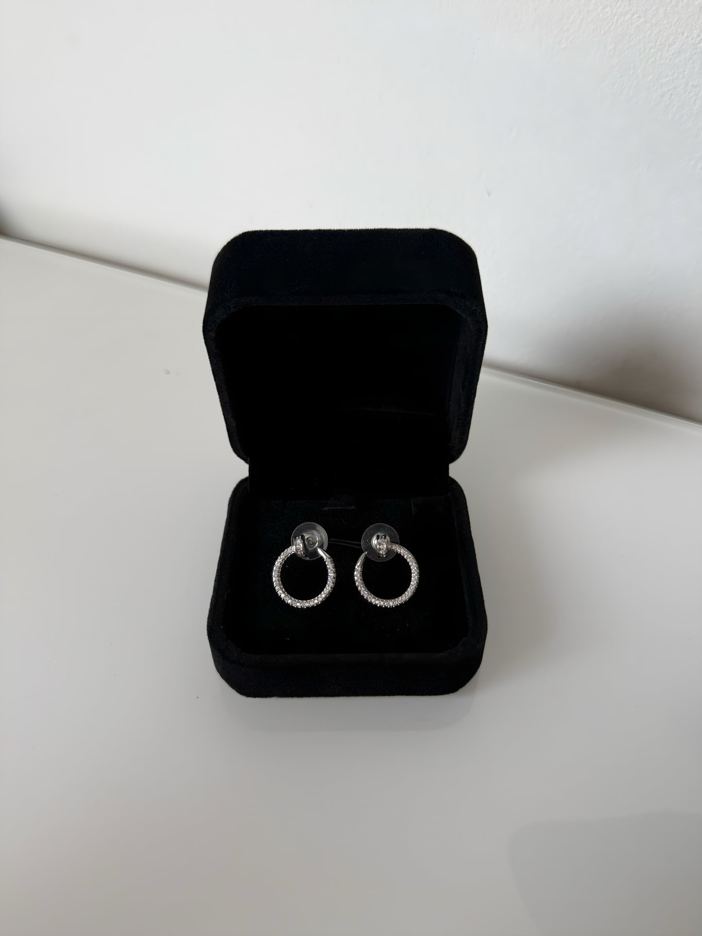 Collier Cercle Argenté avec boucles d’oreilles offertes